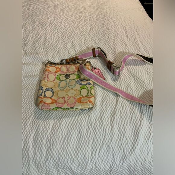 COACH Crossbody Signature C white & Pink Jacquard Adjustable Strap - Picture 1 of 8